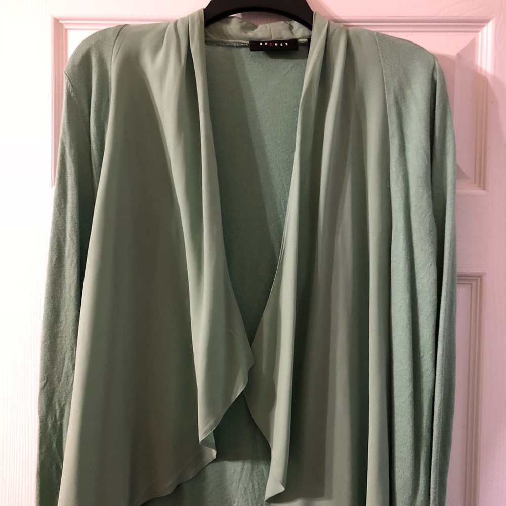 Light weight sweater